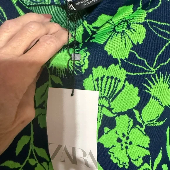 NWT Zara Blue/Green Patterned
Jacquard Pull On Flare Trousers
Pants Sz Medium - Picture 6 of 7